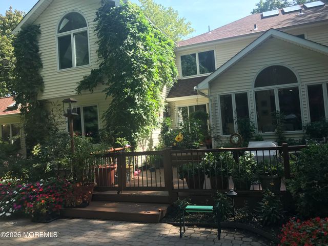 8 Roebling Court, Leonardo, NJ 07737