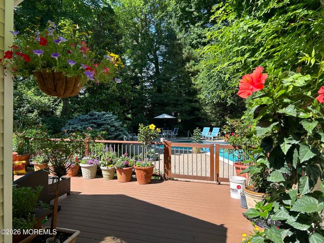 8 Roebling Court, Leonardo, NJ 07737