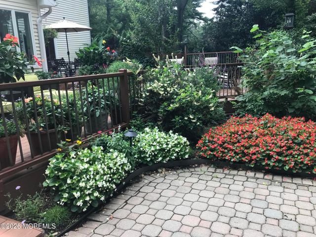 8 Roebling Court, Leonardo, NJ 07737