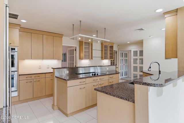 8 Roebling Court, Leonardo, NJ 07737