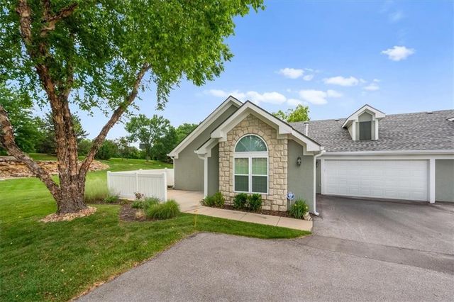 7213 MEADOW VIEW Street, Shawnee, KS 66227