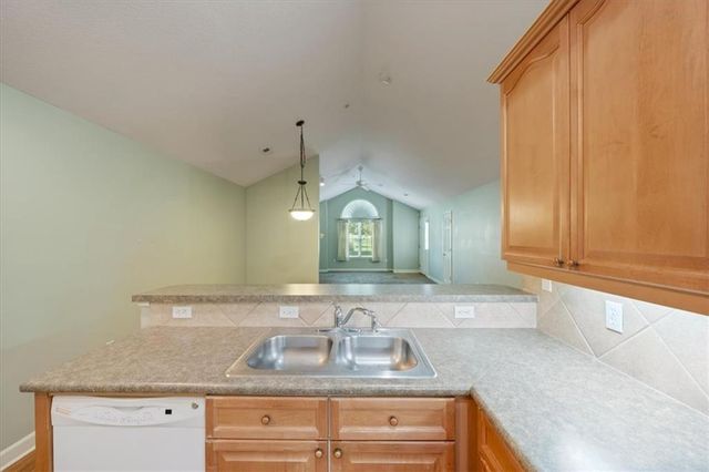 7213 MEADOW VIEW Street, Shawnee, KS 66227
