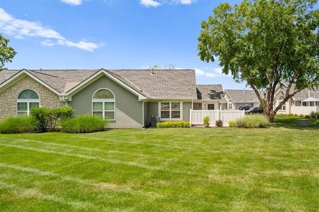 7213 MEADOW VIEW Street, Shawnee, KS 66227