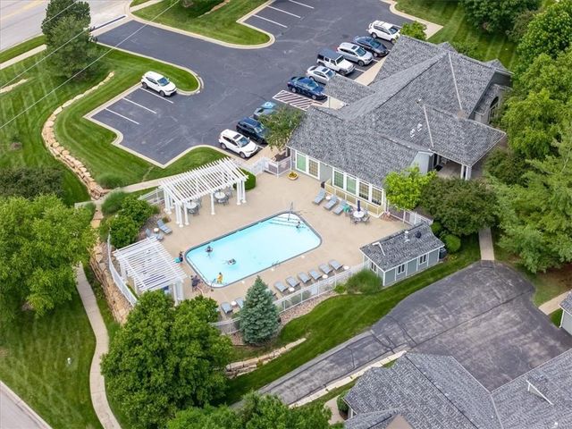 7213 MEADOW VIEW Street, Shawnee, KS 66227