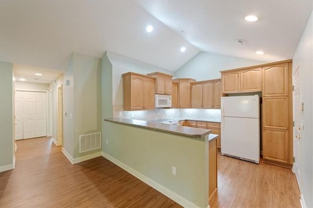 7213 MEADOW VIEW Street, Shawnee, KS 66227