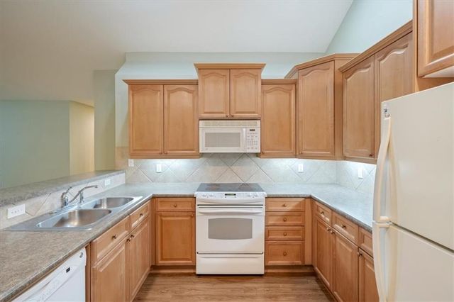 7213 MEADOW VIEW Street, Shawnee, KS 66227