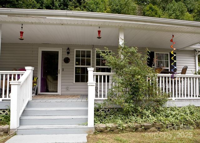 165 Peepeye Cove Road, Leicester, NC 28748
