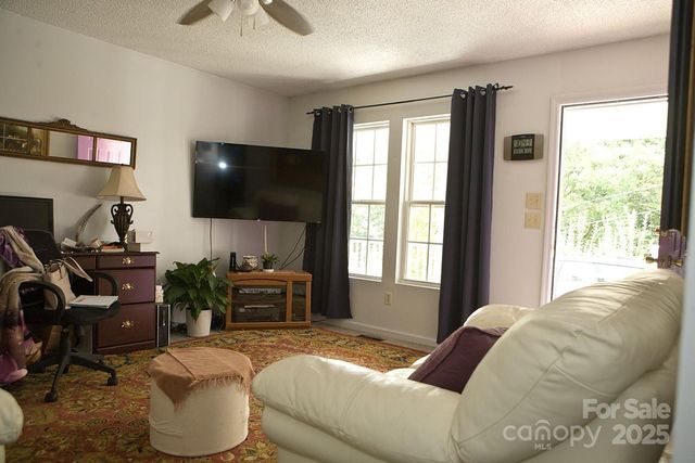 165 Peepeye Cove Road, Leicester, NC 28748