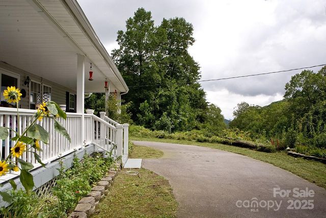 165 Peepeye Cove Road, Leicester, NC 28748