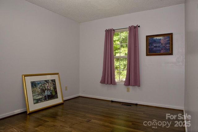 165 Peepeye Cove Road, Leicester, NC 28748