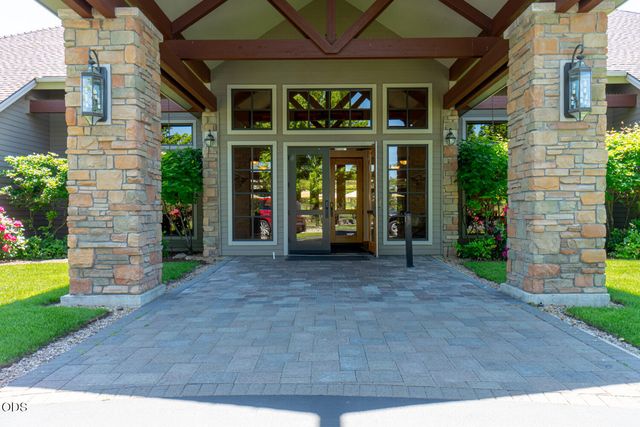1056 Niagara Falls Drive, Redmond, OR 97756