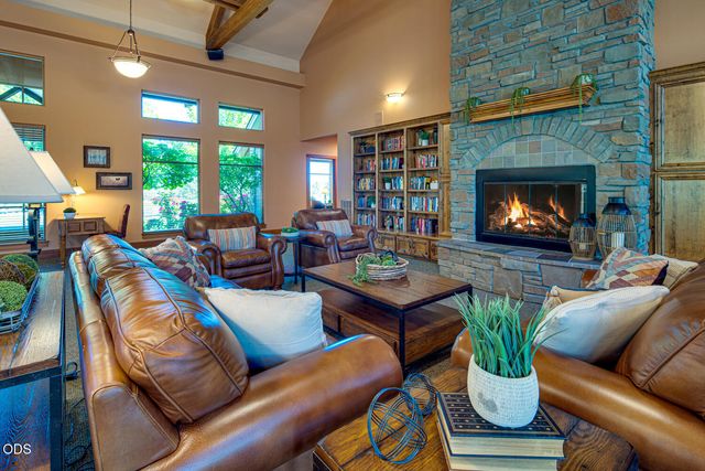 1056 Niagara Falls Drive, Redmond, OR 97756