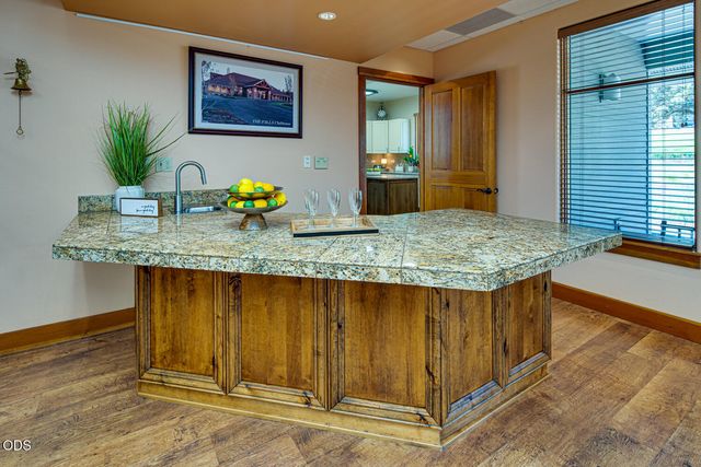1056 Niagara Falls Drive, Redmond, OR 97756