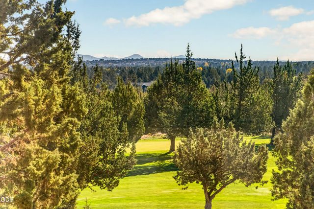1056 Niagara Falls Drive, Redmond, OR 97756