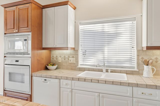1056 Niagara Falls Drive, Redmond, OR 97756