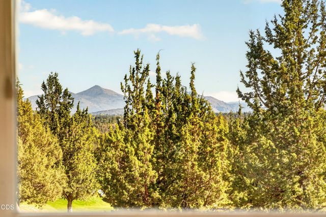 1056 Niagara Falls Drive, Redmond, OR 97756