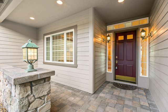 1056 Niagara Falls Drive, Redmond, OR 97756