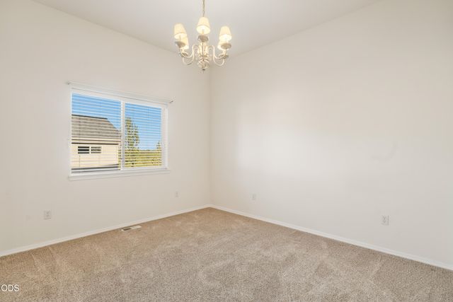 1056 Niagara Falls Drive, Redmond, OR 97756