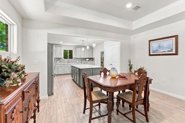 201 Flaxen Chestnut, The Woodlands, TX 77382