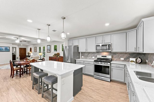 201 Flaxen Chestnut, The Woodlands, TX 77382