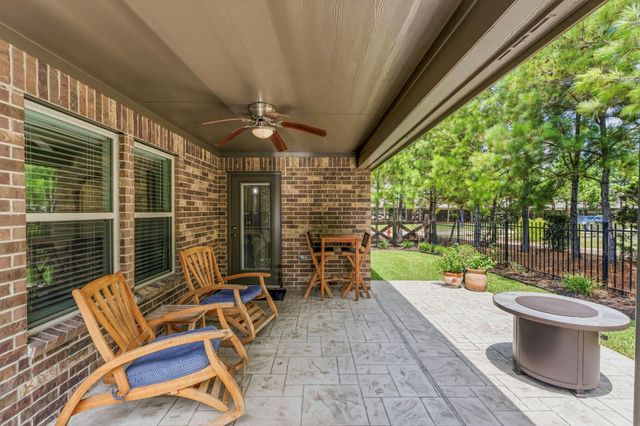 201 Flaxen Chestnut, The Woodlands, TX 77382