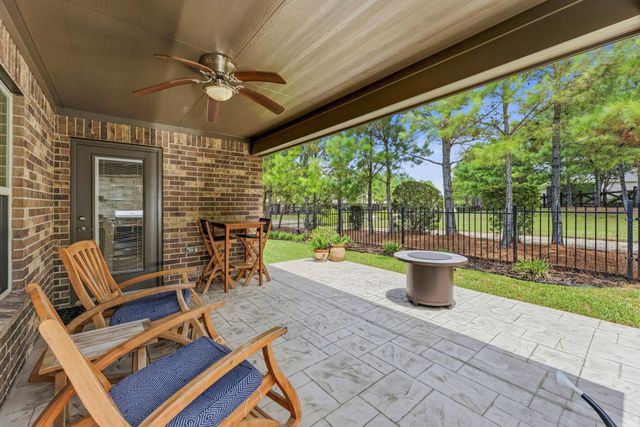201 Flaxen Chestnut, The Woodlands, TX 77382