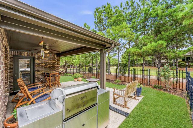 201 Flaxen Chestnut, The Woodlands, TX 77382
