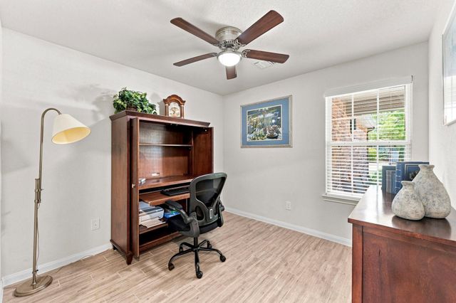 201 Flaxen Chestnut, The Woodlands, TX 77382
