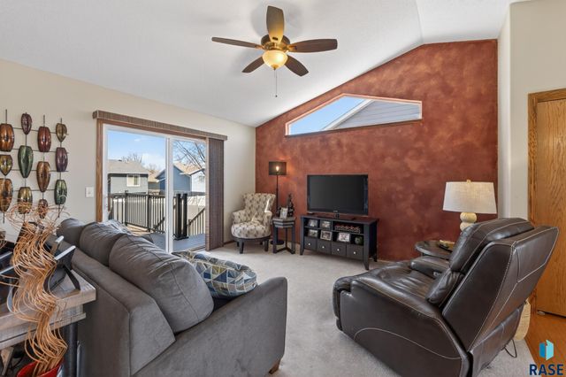 4840 S Samantha Dr Drive, Sioux Falls, SD 57106