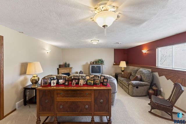 4840 S Samantha Dr Drive, Sioux Falls, SD 57106