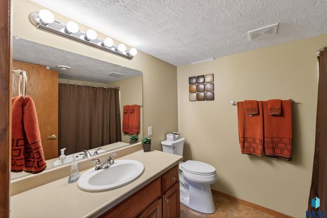 4840 S Samantha Dr Drive, Sioux Falls, SD 57106