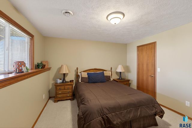4840 S Samantha Dr Drive, Sioux Falls, SD 57106
