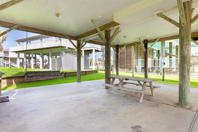 975 S Redfish, Crystal Beach, TX 77650