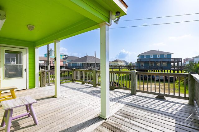 975 S Redfish, Crystal Beach, TX 77650