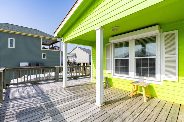 975 S Redfish, Crystal Beach, TX 77650