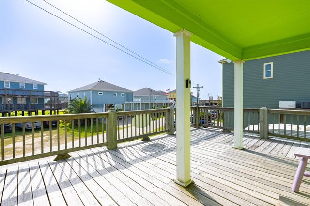 975 S Redfish, Crystal Beach, TX 77650