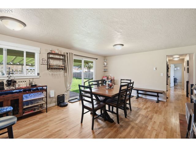 76 WOODLANE Dr, Springfield, OR 97477