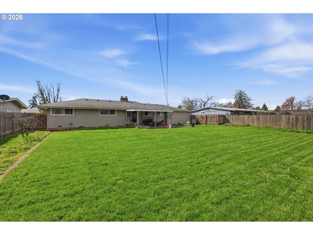 76 WOODLANE Dr, Springfield, OR 97477