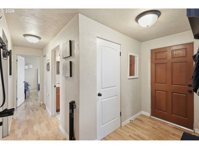 76 WOODLANE Dr, Springfield, OR 97477