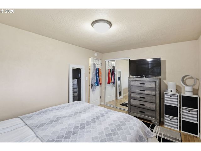 76 WOODLANE Dr, Springfield, OR 97477