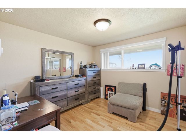 76 WOODLANE Dr, Springfield, OR 97477