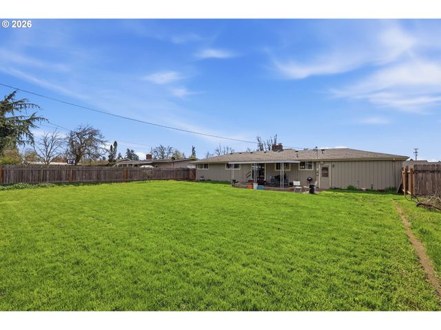 76 WOODLANE Dr, Springfield, OR 97477