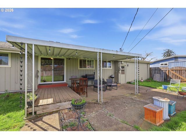 76 WOODLANE Dr, Springfield, OR 97477