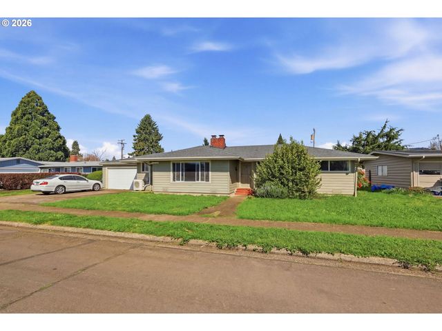 76 WOODLANE Dr, Springfield, OR 97477