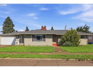 76 WOODLANE Dr, Springfield, OR 97477