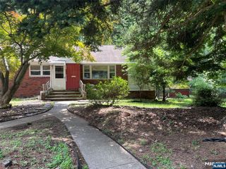 84 Grove Street, Oakland, NJ 07436