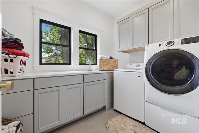 1811 W Greenhurst Rd, Nampa, ID 83686