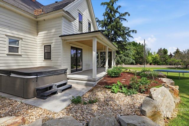 1811 W Greenhurst Rd, Nampa, ID 83686