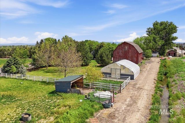 1811 W Greenhurst Rd, Nampa, ID 83686