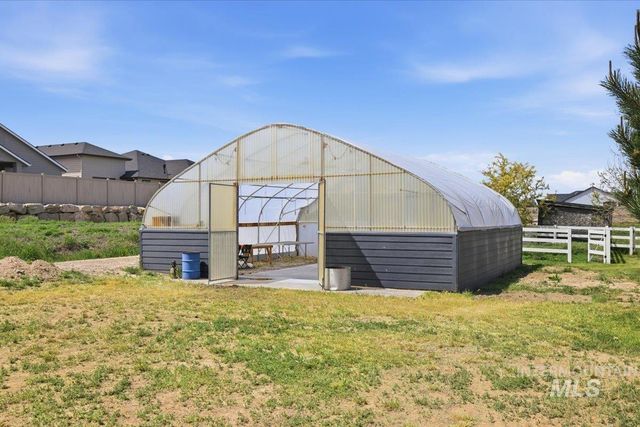 1811 W Greenhurst Rd, Nampa, ID 83686